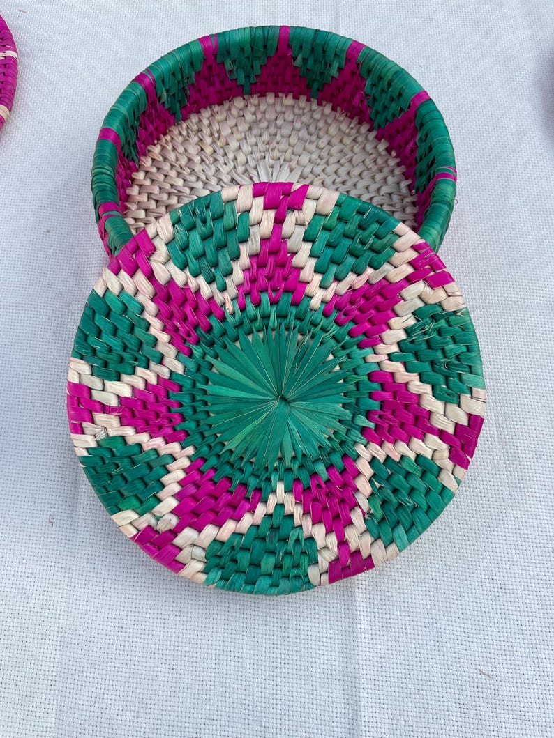 Handwoven Lid Basket By Suzzi Homes, Eco-Friendly Woven Basket with Lid, Rustic Storage Basket, Boho Decor, Fruit Storage, Organizer Basket