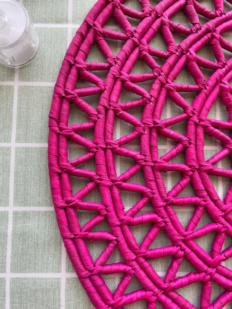 Woven Placemats Set of 4 – Hot Pink Fuchsia Boho Round Cut Work Placemats, Heat Resistant Dining Table Mats, Boho Table Decor