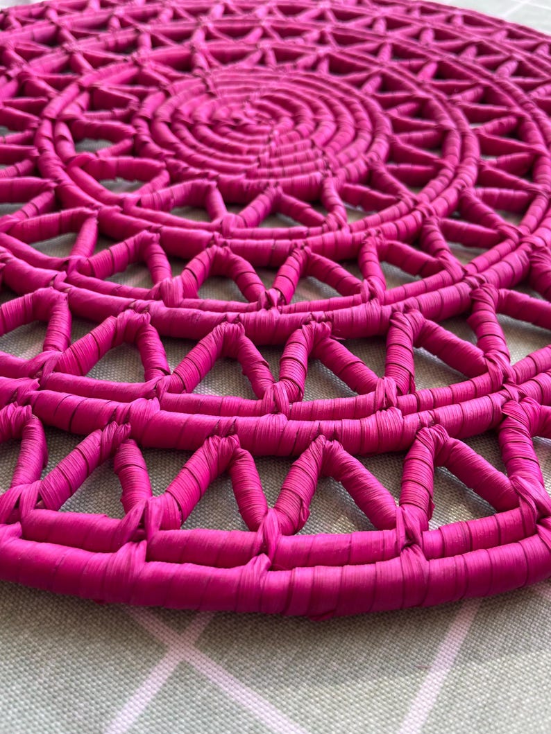 Woven Placemats Set of 4 – Hot Pink Fuchsia Boho Round Cut Work Placemats, Heat Resistant Dining Table Mats, Boho Table Decor