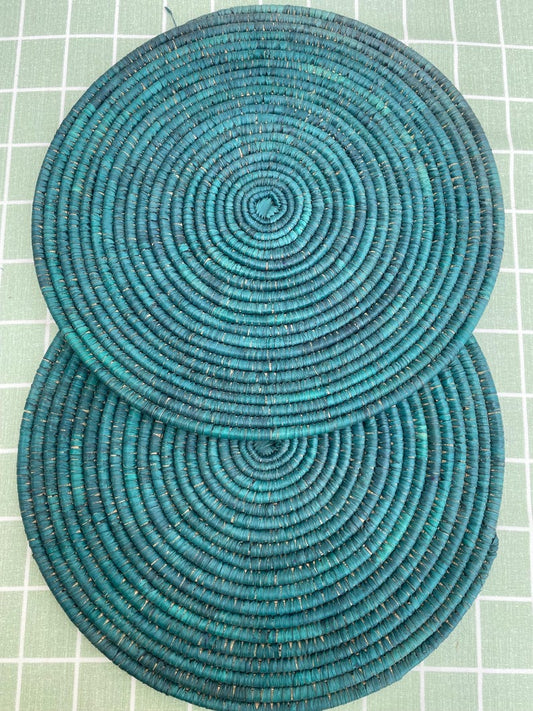 Boho palm leaf green placemats, natural placemat, round placemat, hand woven placemat, handmade placemat, table placemat, rustic table decor